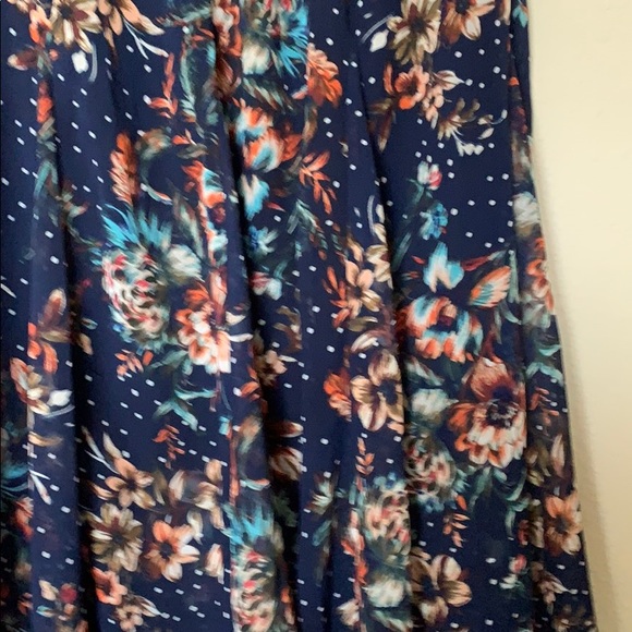 Long pull on floral skirt 🌺 - Picture 3 of 10